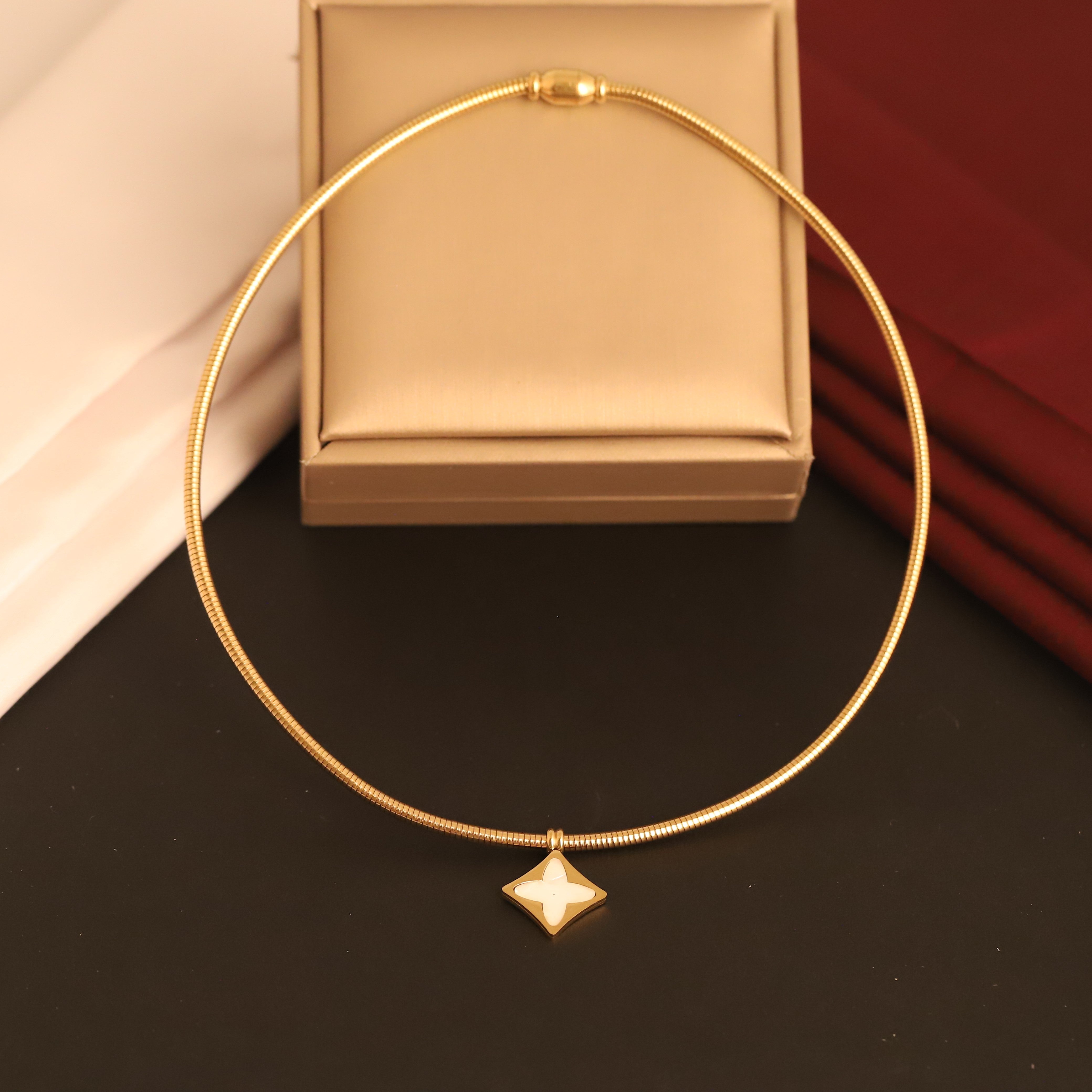Flower Charm Round Necklace Gold Plated – Single Layer, Anti-Tarnish, Waterproof, Minimalist Style (GOLD)