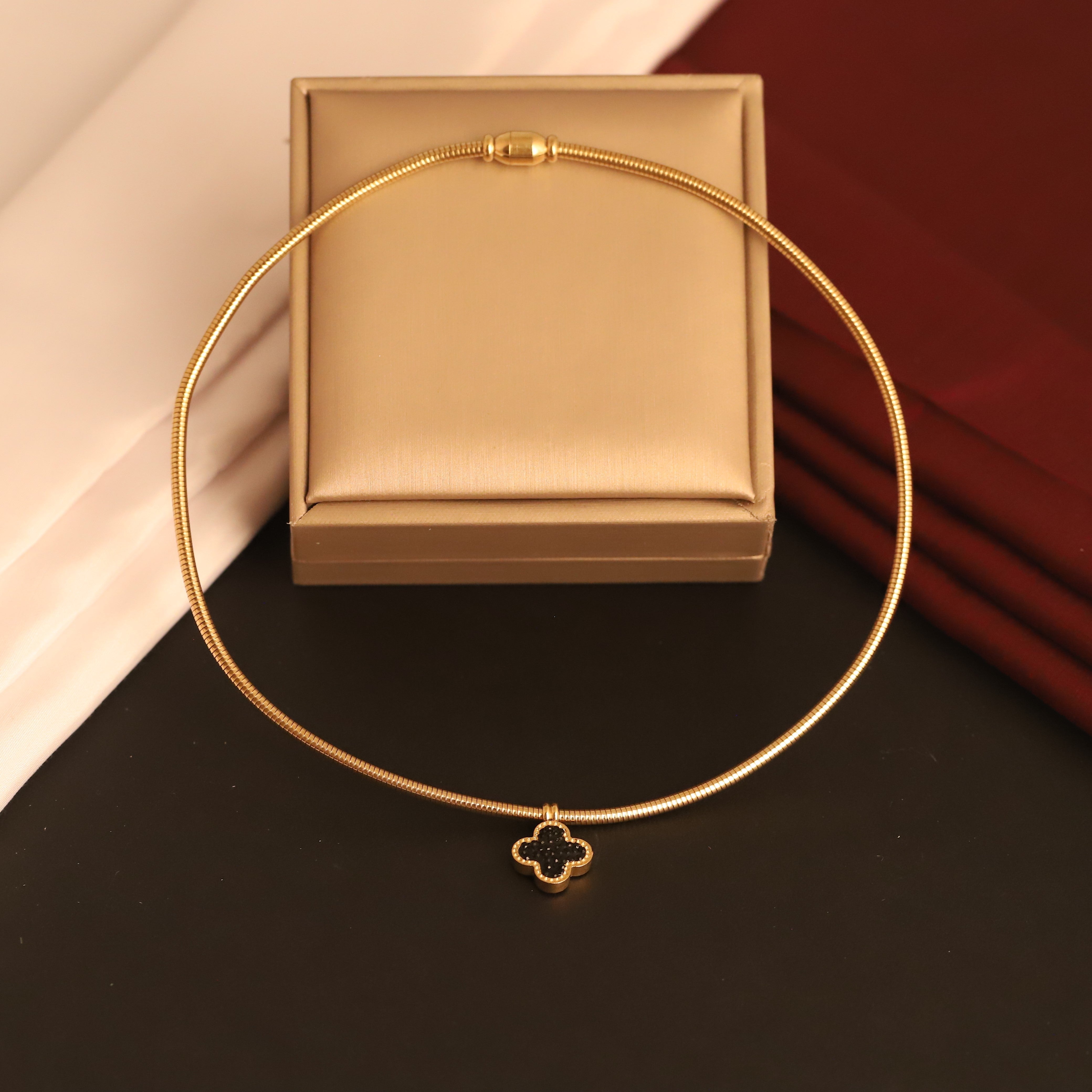 Flower Charm Round Necklace Gold Plated – Single Layer, Anti-Tarnish, Waterproof, Minimalist Style (GOLD)