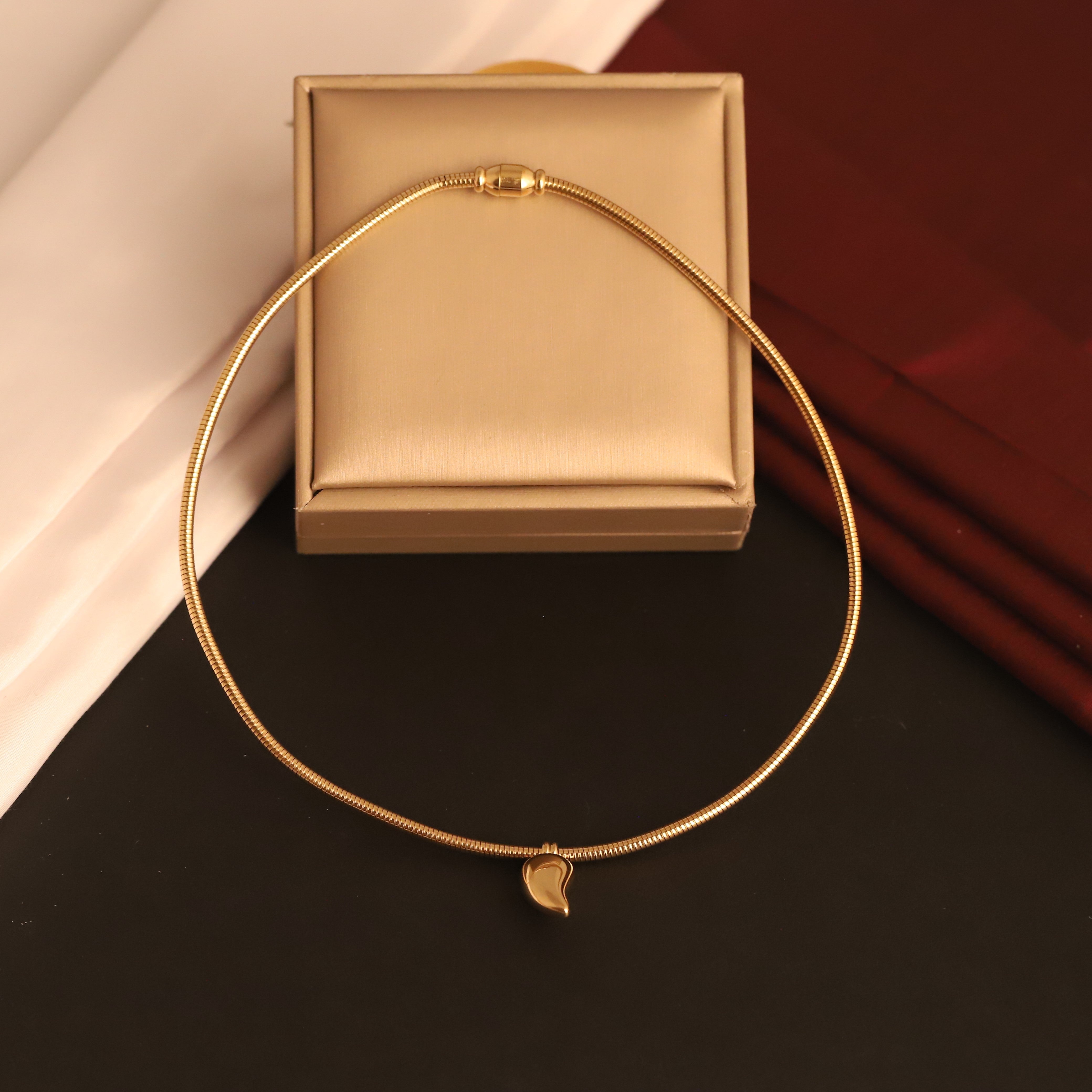 Leaf Charm Round Necklace Gold Plated – Single Layer, Anti-Tarnish, Waterproof, Minimalist Style (GOLD)