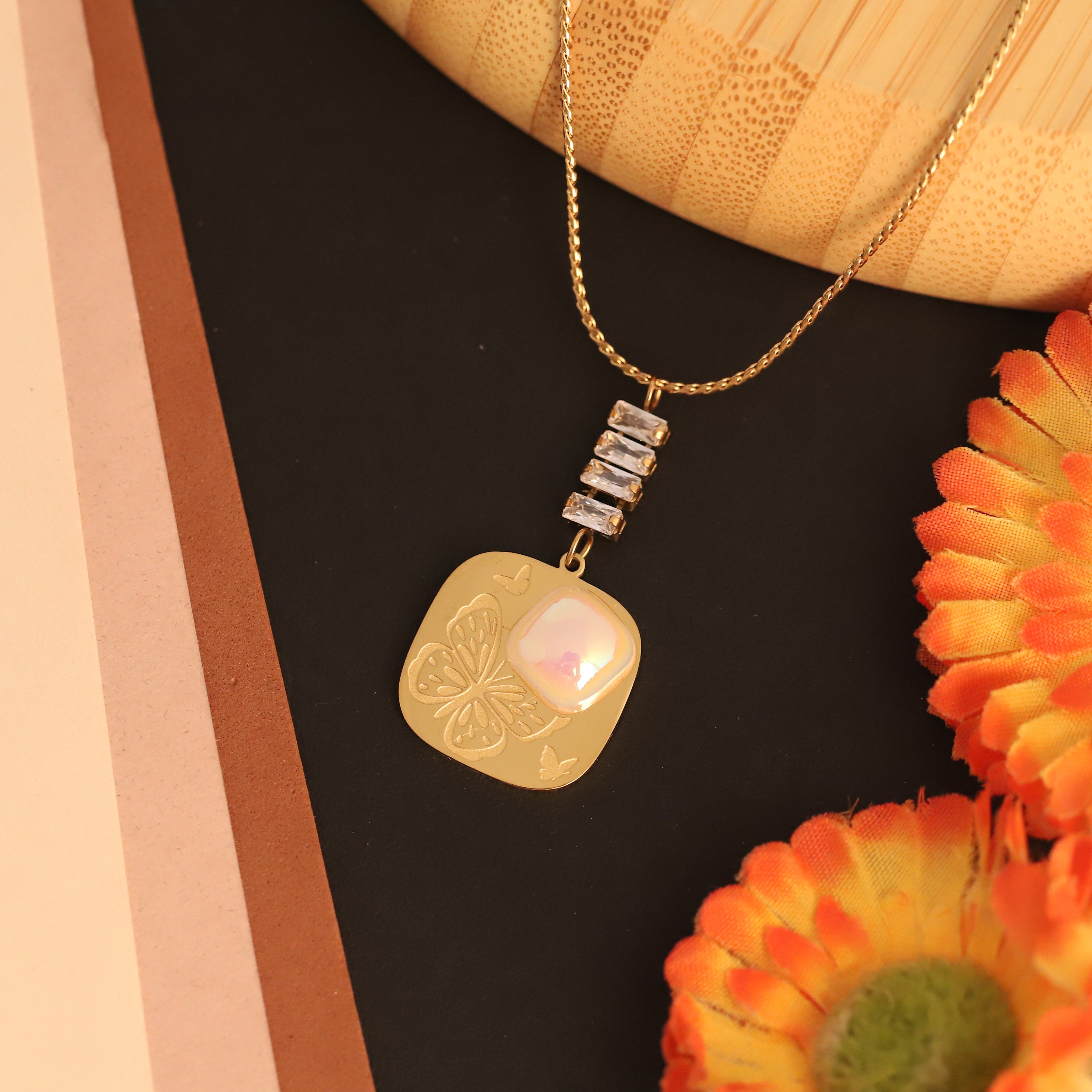 Butterfly White Stones Chain Gold Plated – Single Layer, Anti-Tarnish, Waterproof, Minimalist Style (GOLD)
